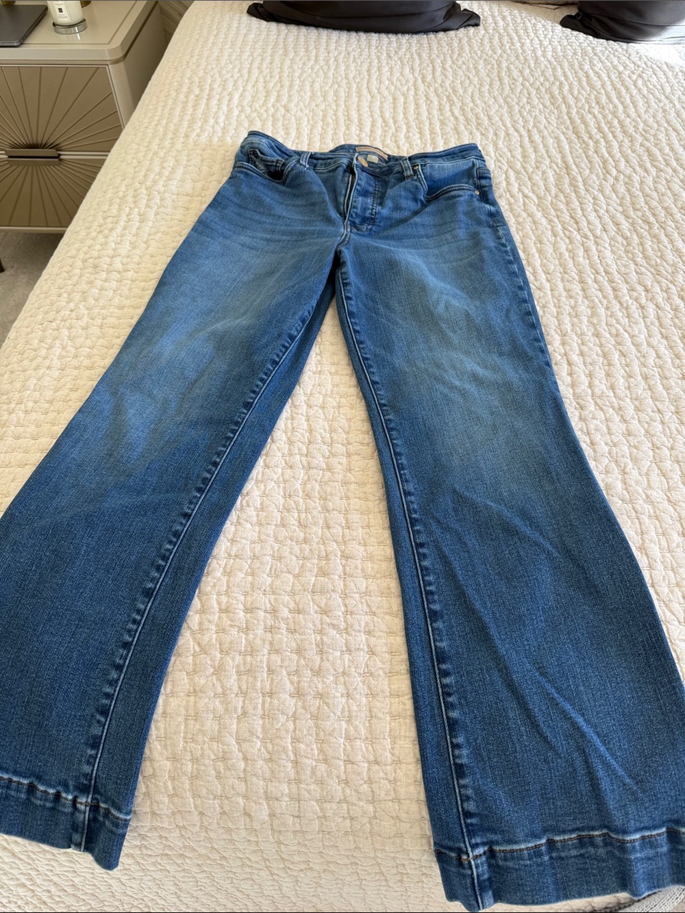 Kut from the Kloth Women's Flared Jeans in Blue Wash